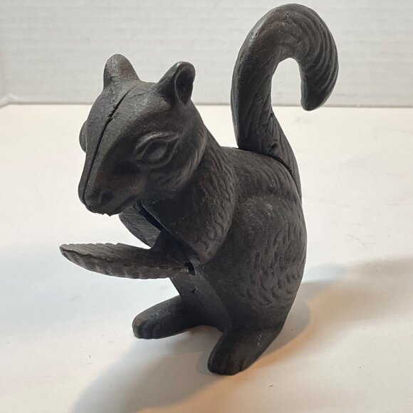 Vintage Cast Iron Black Squirrel Nutcracker Rustic Home Decor Collectible 5" Tal - Picture 7 of 9